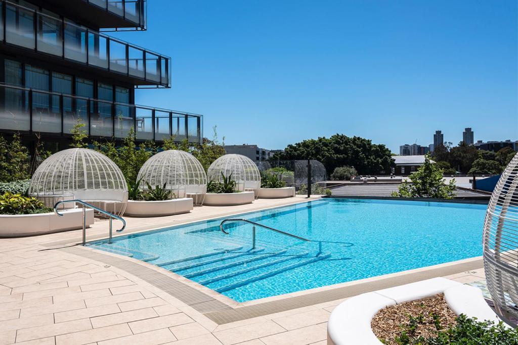 One Global Resorts Green Square Sydney Ngoại thất bức ảnh The rooftop pool at The Standard East Village
