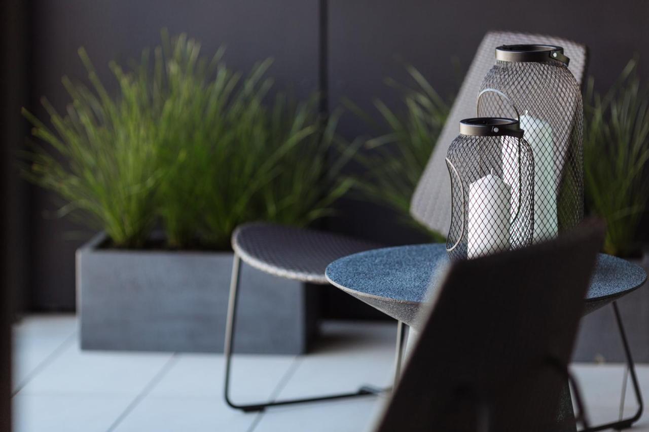 One Global Resorts Green Square Sydney Ngoại thất bức ảnh The "Butterfly" chair