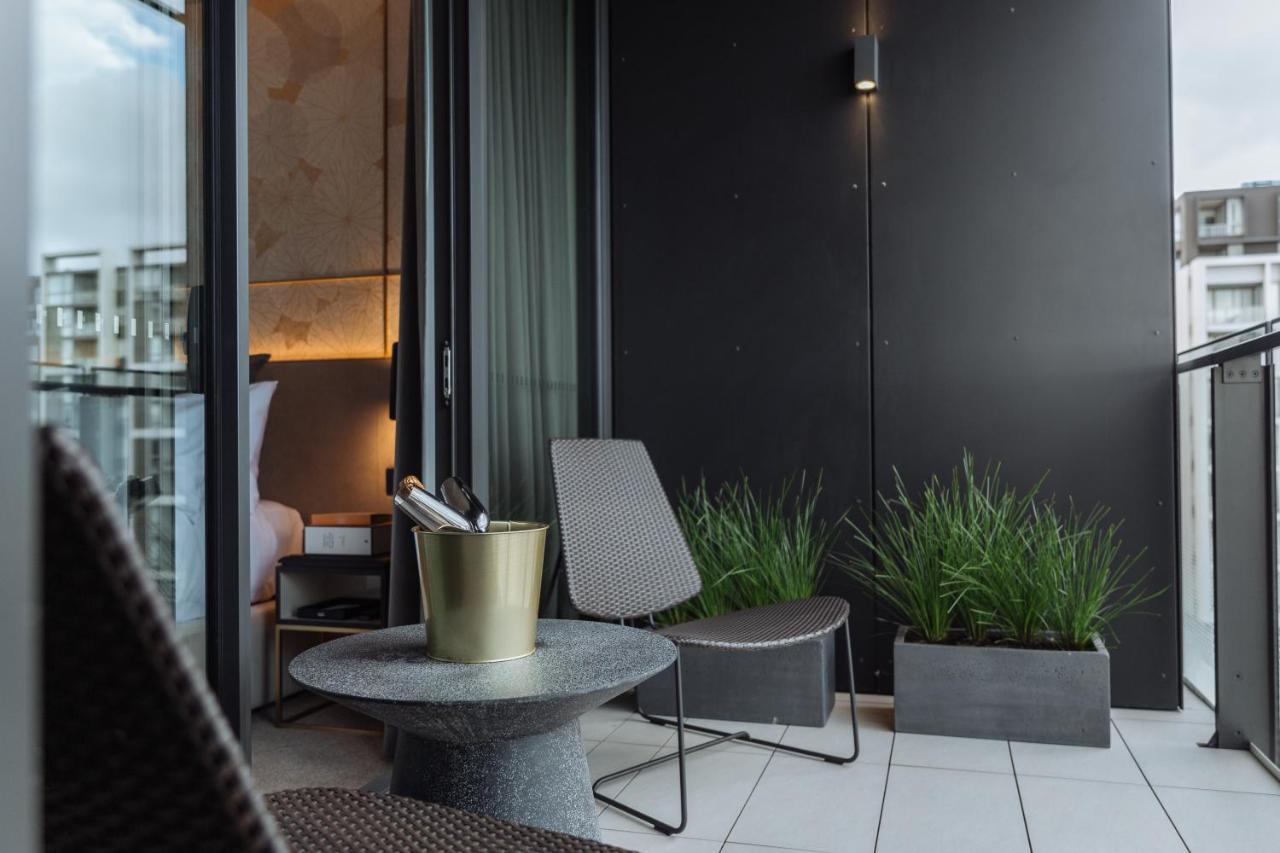One Global Resorts Green Square Sydney Ngoại thất bức ảnh The balcony of a penthouse apartment at The Standard London