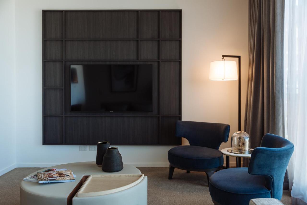 One Global Resorts Green Square Sydney Ngoại thất bức ảnh A television set in a hotel room